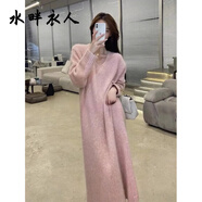 水畔衣人2025秋冬新款v領(lǐng)毛衣裙粉色溫柔寬松慵懶風(fēng)氣質(zhì)內(nèi)搭配大衣連衣裙 粉色 均碼 建議80-125斤