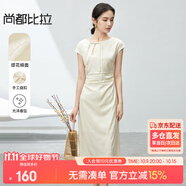 尚都比拉（Sentubila）國風一字圓領(lǐng)小連肩袖手縫流蘇盤扣腰部縮褶改良新中式旗袍裙 杏色 M 100-110斤建議選擇