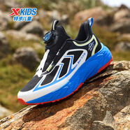 特步兒童男童中大童運動(dòng)鞋流線(xiàn)型幫面設計緩震耐磨防滑旋轉扣跑鞋 黑/經(jīng)典白/北京藍 37