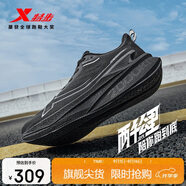 特步【越黑越練】?jì)汕Ч锶信懿叫\動(dòng)鞋輕便減震耐磨跑鞋體測