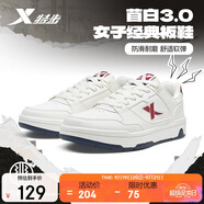 特步女鞋運(yùn)動(dòng)鞋板鞋秋季透氣軟彈耐磨時(shí)尚板鞋女