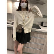 新品韓版減齡學(xué)院風(fēng)刺繡小徽章金扣圓領(lǐng)針織衫開(kāi)衫毛線(xiàn)衫毛衣外套 米白毛衣[同款高品單件] S碼[75-95斤]秋冬時(shí)尚新款 均碼