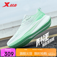 特步【足下青風(fēng)】?jī)汕Ч锶苄徴疠p便耐磨體測(cè)運(yùn)動(dòng)鞋跑步鞋