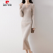 皮爾卡丹針織連衣裙女秋冬2025新款低領(lǐng)過(guò)膝修身內搭打底針織中長(cháng)款毛衣裙 奶駝色 S 85-100斤