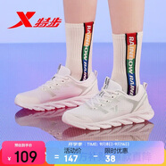 特步運動(dòng)鞋跑鞋秋季網(wǎng)面透氣輕便跑步鞋女鞋休閑鞋子白色