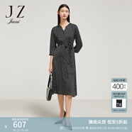 玖姿（JUZUI）真絲彈力緞?dòng)』ㄈ古b秋款撞色幾何氣質(zhì)收腰連衣裙 花黑 L