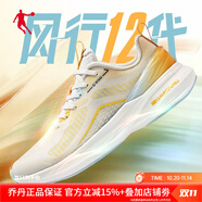 喬丹（QIAODAN）風行11代跑步鞋男2025款巭Pro回彈科技透氣網(wǎng)紗運動鞋男 喬丹白/櫻草黃-12代【商場同款】 40