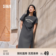 森馬連衣裙女復(fù)古休閑中長(zhǎng)裙春夏心機(jī)字母開(kāi)叉T恤裙101324114026