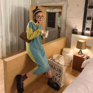 綾庭鷹MONA長(cháng)款毛衣裙過(guò)膝秋冬法式復古直筒顯瘦撞色翻領(lǐng)針織連衣裙 藍拼黃 。 XS