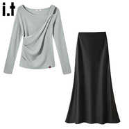 :CHOCOOLATE  it女裝連衣裙設計感斜肩針織衫優(yōu)雅醋酸絲綢緞面裙女秋兩件套裝 灰綠色上衣+黑色裙 【上衣均碼】 M