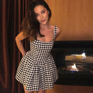 歐美風(fēng)氣質(zhì)千鳥(niǎo)格修身連衣裙辣妹款性感一字肩露背吊帶裙 黑色 S S45-51