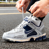 耐克（NIKE）官方男鞋 VOMERO 5 冬季復古老爹鞋氣墊緩震跑步鞋輕便休閑運動(dòng)鞋 FB9149-003 41