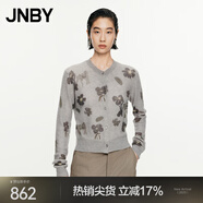 JNBY/江南布衣春秋針織開(kāi)衫復(fù)古毛衣女花卉趣味印花坑條5O8314800 057/冷米灰 S
