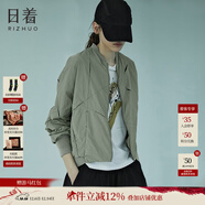 日著(zhù)（rizhuo）日著(zhù)原創(chuàng  )設計女裝2025秋新款城市輕戶(hù)外棒球服飛行員夾克短外套 風(fēng)吟綠 S