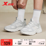 特步女鞋運動(dòng)休閑老爹鞋秋冬保暖2025新款革網(wǎng)防滑耐磨休閑鞋子女