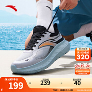 安踏（ANTA）輕云輕質(zhì)緩震跑步鞋男冬季網(wǎng)面透氣舒適通勤男士休閑運動(dòng)鞋子 霧灰/基礎黑-1 39 (245mm)