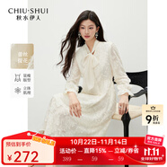 秋水伊人優(yōu)雅提花裙子2025年冬季新款時尚氣質(zhì)領(lǐng)口飄帶設(shè)計連衣裙 米白 L
