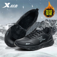 特步男鞋運動(dòng)鞋新款秋冬季皮面青少年休閑戶(hù)外防水男士跑步鞋加絨棉鞋 純黑（加絨） 40