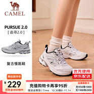 駱駝（CAMEL）情侶穿搭[追尋2.0]慢跑鞋男女2025透氣復(fù)古緩震旅游運(yùn)動跑步鞋 K25B097058，白銀色/黑色 ，女 38