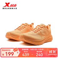 特步薄底香菜男跑鞋新款減震回彈耐磨輕盈寬楦鞋通勤運動休閑鞋 杏黃色 42