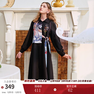 兩三事謐境夢(mèng)嶼 2025春季新款荷葉邊翻領(lǐng)印花布拼接繡花系帶連衣裙 黑色 L