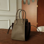 EZRO撞色磨砂真皮拼色蝙蝠包小眾設計翅膀包洋氣百搭女包 大象灰拼咖色現貨