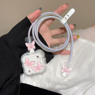 易酷樂(lè )電適用apple蘋(píng)果40W動(dòng)態(tài)充電器保護套2025iphone17充電器防摔殼蘋(píng)果17pro折疊款保護套數據線(xiàn)保護套 滴膠粉色水鉆蝴蝶-五件套 適用于蘋(píng)果40W充電頭