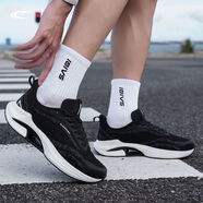 賽琪（SAIQI）簡(jiǎn)約時(shí)尚飛織網(wǎng)面跑步鞋男士爆米花軟底運動(dòng)鞋輕質(zhì)回彈百搭休閑鞋 百搭黑-K4 40