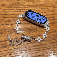 藍彩和適用小米手環(huán)10表帶ins閃鉆老花四葉草9Pro伸縮表鏈華為fit3雕印腕帶小米9/8/7/6/5金屬紅米watch5 銀色閃鉆老花四葉草伸縮表 適用小米9/9nfc/陶瓷版+連