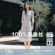 玖姿·安娜蔻【100%桑蠶絲】典雅山水印花收腰連衣裙女2025夏季新款 條淺灰 S
