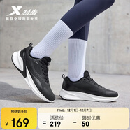 特步閃電跑步鞋運動(dòng)鞋秋冬新款輕便減震拒水革面保暖加絨棉鞋女跑鞋