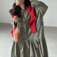 韓國chic秋季復古洋氣翻領(lǐng)重工刺繡花朵設計撞色寬松長(cháng)袖連衣裙女 綠色 均碼 均碼