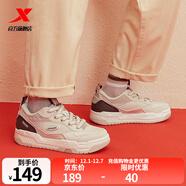 特步【門(mén)店同款】征程板鞋女25年春季新年百搭潮流本命鞋975118310059 白沙灰/棕紅色/粉棕褐 37