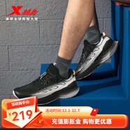 特步（XTEP）【門(mén)店同款】風(fēng)火28代跑步鞋秋冬季革面棉鞋運動(dòng)鞋 黑/帆白（革面） 41