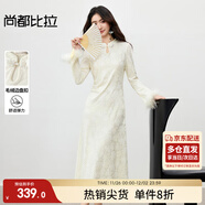 尚都比拉立領(lǐng)盤(pán)扣國風(fēng)連衣裙女冬季毛絨邊喇叭袖針織裙收褶顯瘦提花中長(cháng)裙