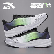 安踏（ANTA）【毒刺】跑步鞋男鞋2026冬季款輕便緩震男跑鞋耐磨透氣運動(dòng)鞋子 【毒刺7】純凈白/基礎黑/熒光閃耀綠 42