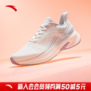 安踏（ANTA）羚跑4代丨緩震抓地跑步鞋女冬季新款中考體測運動(dòng)鞋 紙莎白/淺霧灰-1 39 (245mm)