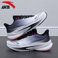 安踏（ANTA）【毒刺】跑步鞋男鞋2026冬季款輕便緩震男跑鞋耐磨透氣運動(dòng)鞋子 【毒刺7】純凈白/基礎黑 45