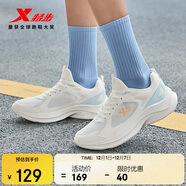 特步女子跑步鞋運動(dòng)鞋冬季新款網(wǎng)面透氣輕便減震休閑跑鞋