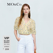 MO&Co.雛菊碎花V領(lǐng)交叉門(mén)襟泡泡袖短款上衣襯衫法式度假風(fēng)摩安珂 黃底小碎花 XS 155