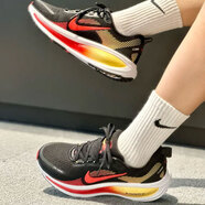 耐克（NIKE）男子運動(dòng)鞋2026春季新款VOMERO 18 邁柔公路跑步鞋健身訓練減震 HM6803-016黑金熔巖 39