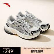 安踏（ANTA）AT2005丨潮流復古跑步鞋女鞋透氣舒適銀色運動(dòng)鞋 象牙白/銀/基礎黑-5 36.5 (230mm)