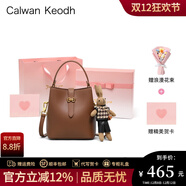 CALWAN KEODH包包女包新款2025斜挎單肩水桶包輕奢小眾時(shí)尚生日禮物送女友老婆 焦糖棕【奧斯汀粉禮盒+花束+賀卡】實(shí)用走心女生閨蜜 高顏值手提包