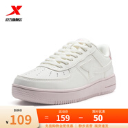 特步女鞋板鞋秋冬時(shí)尚運動(dòng)鞋潮流綁帶休閑鞋情侶款小白鞋 帆白/淺粉色 38