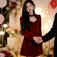 啄木鳥(niǎo)法式赫本風(fēng)紅色高級感小裙子新年戰袍金絲絨內搭打底連衣裙女秋冬 紅色亮片高級感絲絨短裙 S