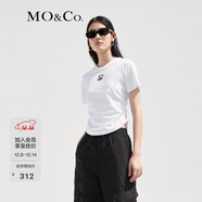 MO&Co.【涼感】個(gè)性膠章短袖圓領(lǐng)抽褶短款截短T恤上衣上裝摩安珂 漂白色 M 165