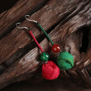 恒久葉民族風(fēng)格的耳環(huán)失去瞭一個(gè)耳環(huán)不對稱(chēng)的長(cháng)紅綠織物覆古耳環(huán)首飾的 一紅一綠__普通合金耳鉤