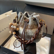 邁尊御府感復古毛呢格子包包女秋冬新款質(zhì)感手提水桶包百搭單肩斜挎包 咖色 有掛件