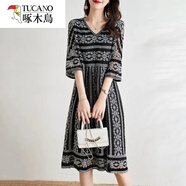 啄木鳥(niǎo)（TUCANO）感印花連衣裙2025新款歐美復古大碼寬松遮肚顯瘦短袖V領(lǐng)裙子 黑色【短/袖】 M 建議80-100斤