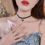 心動(dòng)狙擊復古黑色桃心鎖骨鏈皮質(zhì)朋克風(fēng)配飾小眾設計感短款項鏈 皮帶鑲鉆愛(ài)心項鏈